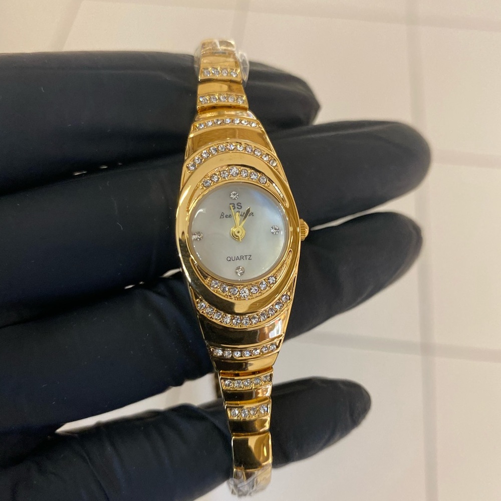 Ladies watch gold colour